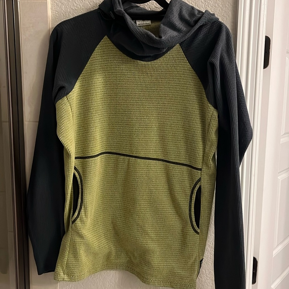 Large women’s Melanzana green and dark gray.